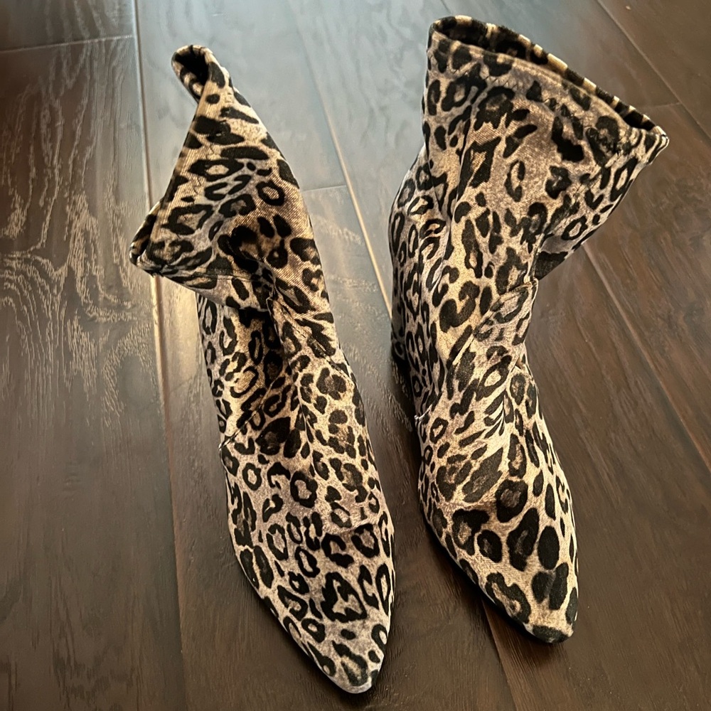 Pointed Toe Leopard Velvet Heeled Booties